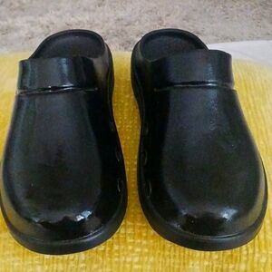 OOFOS Footwear/Like new